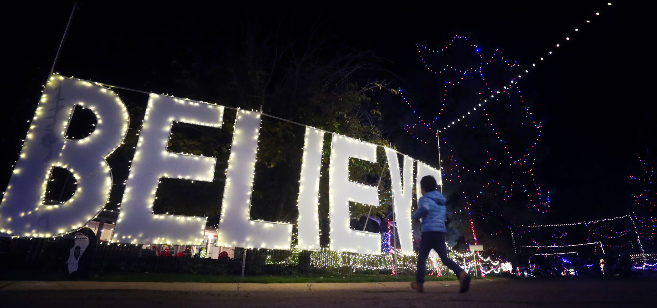 Winterhaven Festival of Lights (LE)